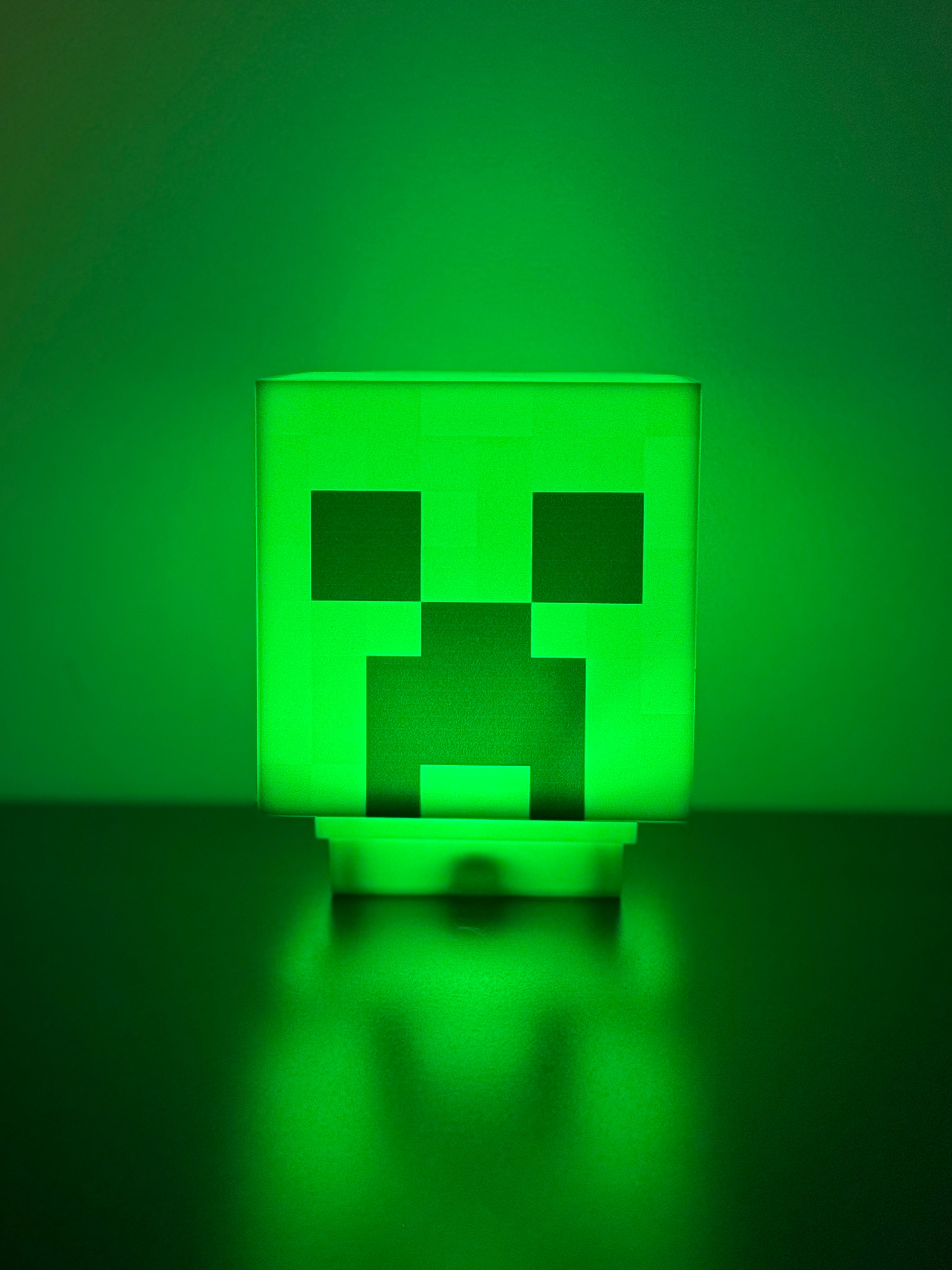 Pixel Creeper Glow – zielona lampa pikselowa LED