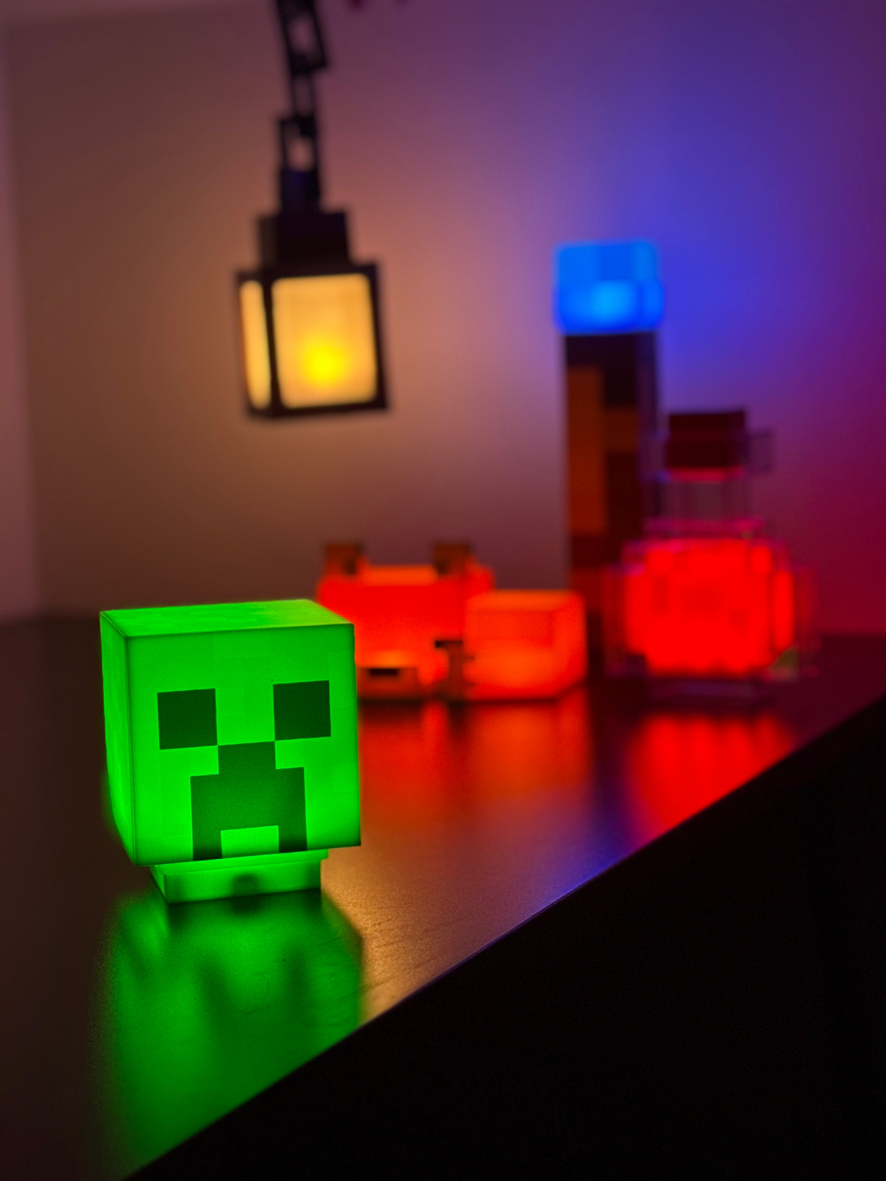 Pixel Creeper Glow – Green LED Pixel Lamp